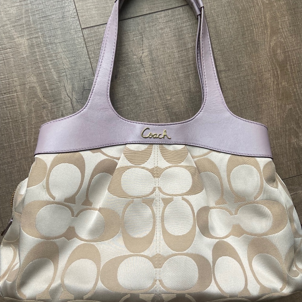 Coach F18828 Lexi Shoulder Handbag
